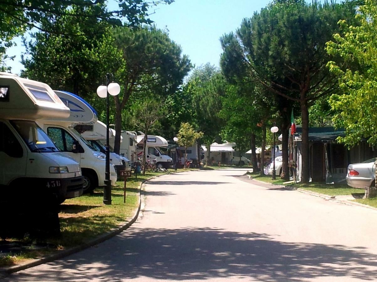 I Tre Moschettieri Camping Village Лидо ди Помпоза Екстериор снимка
